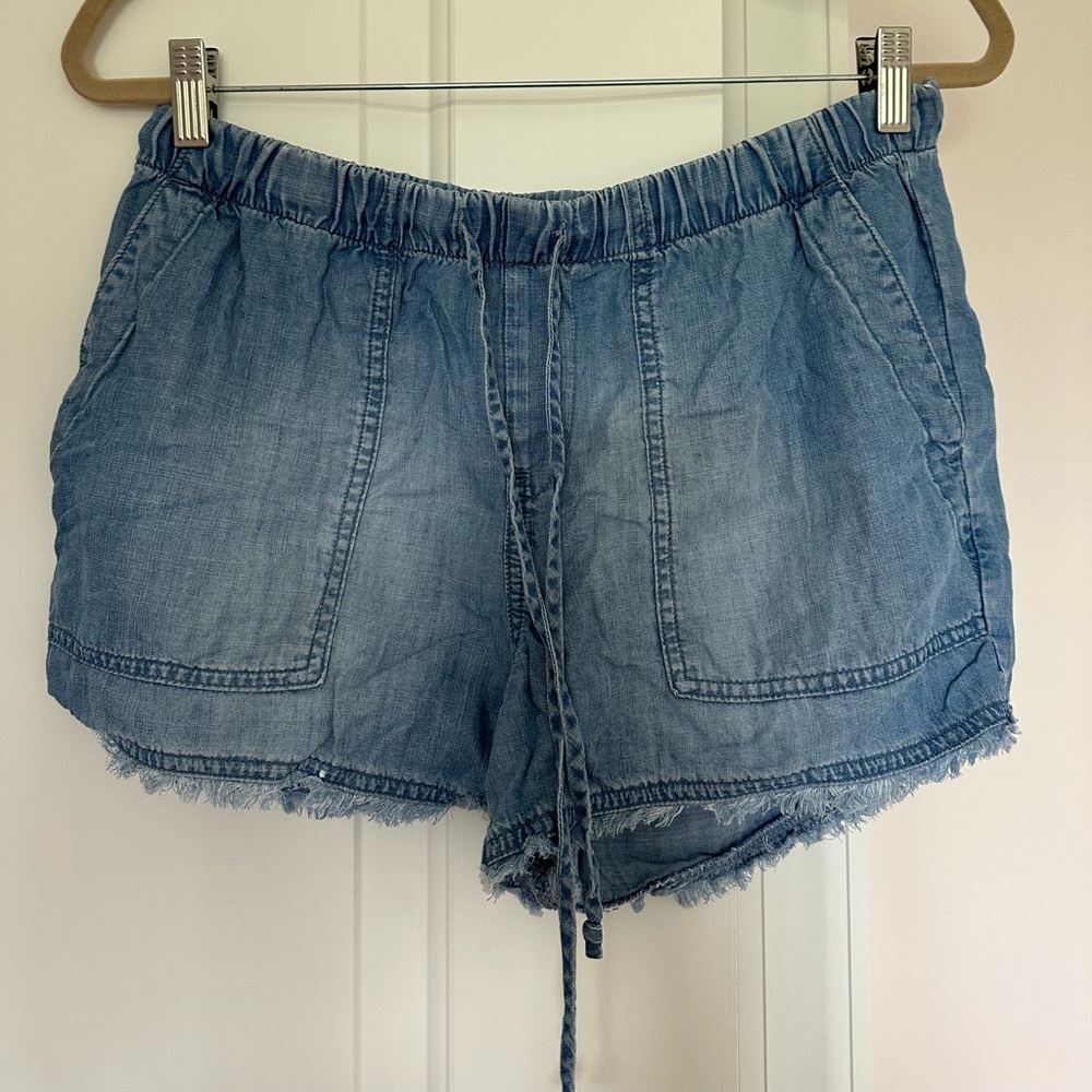 Bella Dahl Elastic Waist Jean Shorts